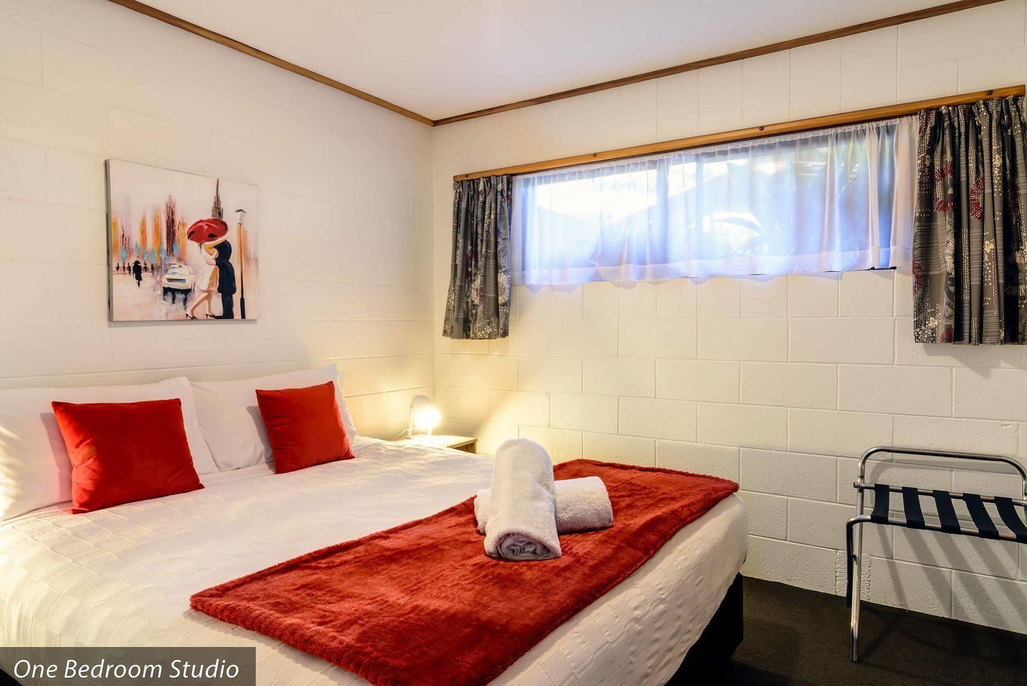Kaiteri Motels And Apartments Kaiteriteri ภายนอก รูปภาพ